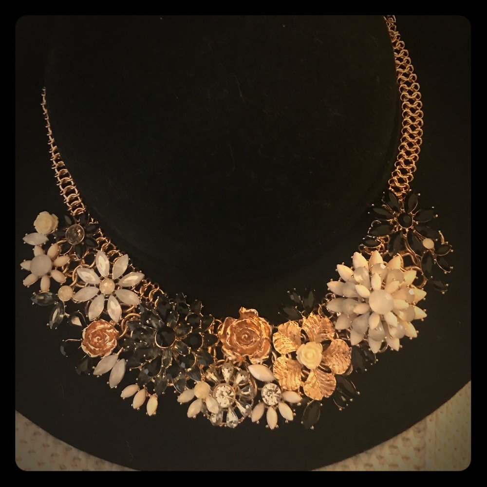Fancy wow necklace